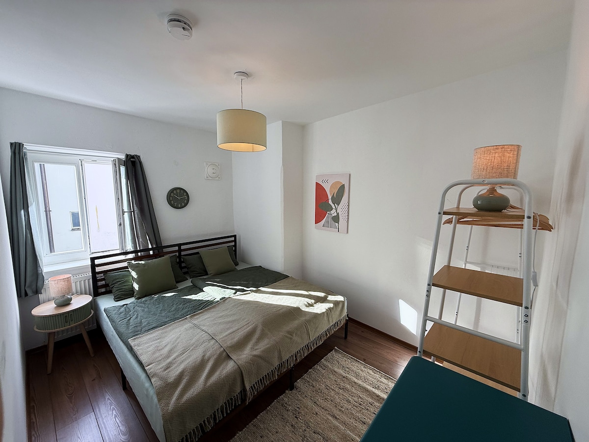Bedroom with the bed, the clothes rail and the chest of drawers