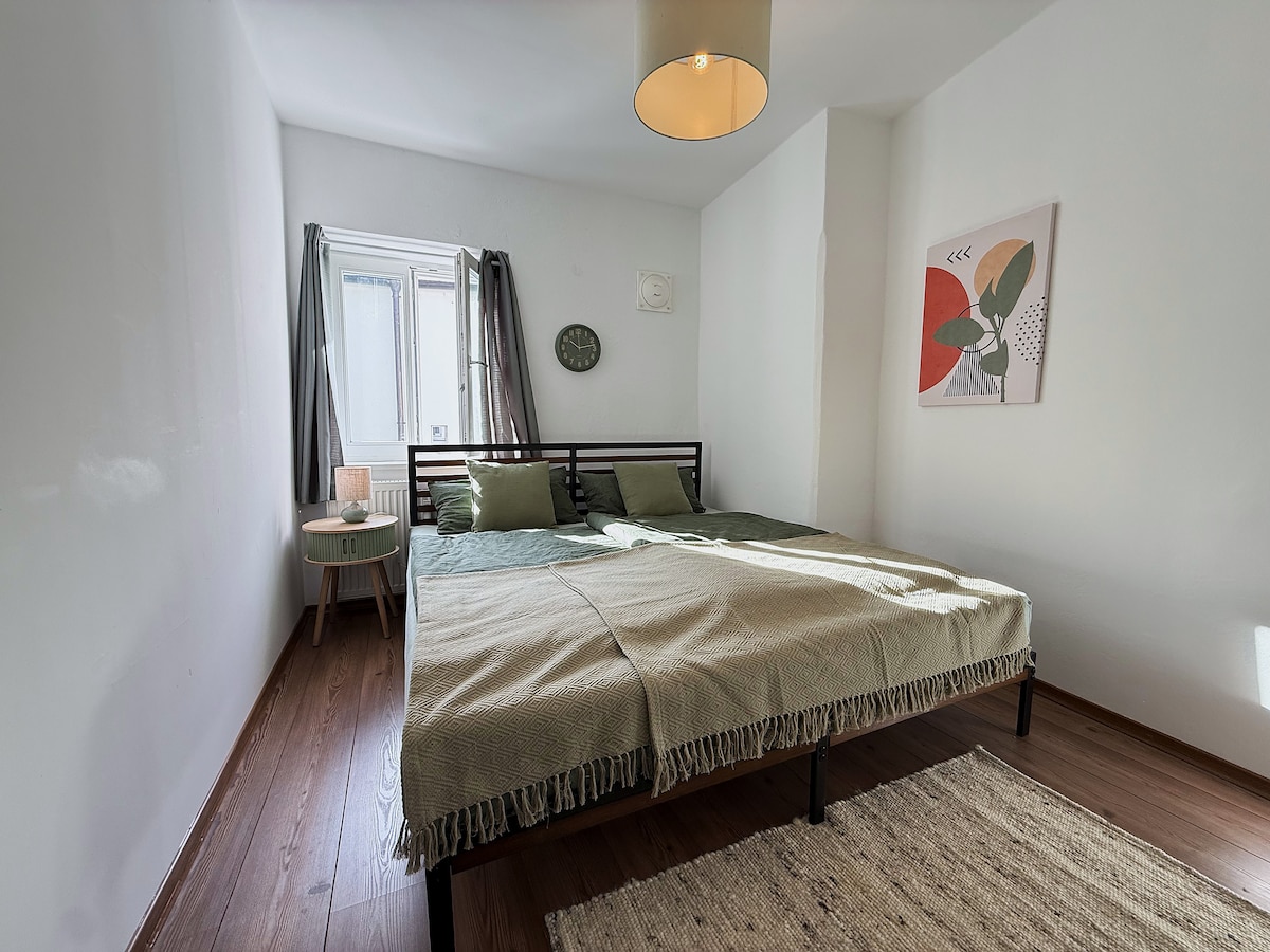 Bedroom with the 180 cm bed, the window and the wall clock