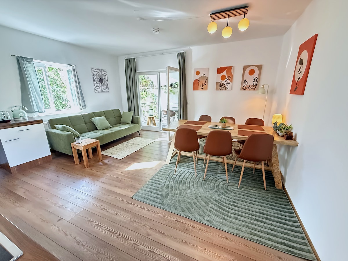 The whole kitchen and dining area seen from the kitchen corner